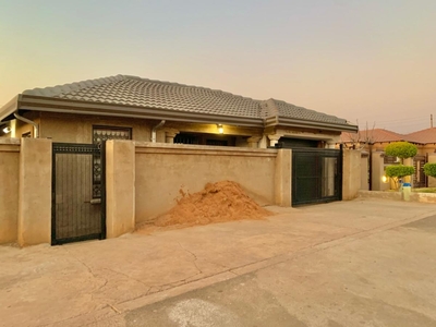 House For Sale in Mahube Valley