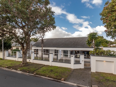 House For Sale in Rondebosch East