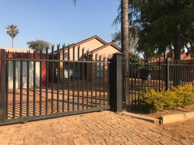 House For Sale In Soshanguve Bb, Soshanguve