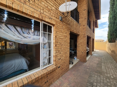 Sectional Title For Sale in Sonneveld