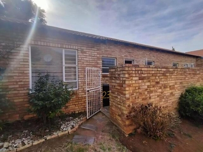 Townhouse For Rent In Liefde En Vrede, Johannesburg