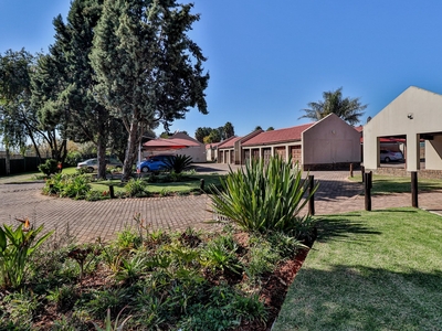 Townhouse For Sale in Glen Marais