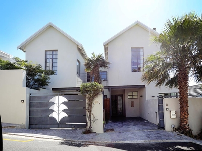 Townhouse For Sale in Green Point, Cape Town