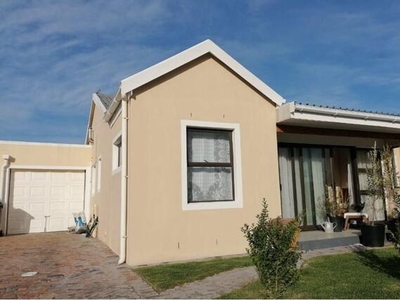 Townhouse For Sale In Guldenland, Strand