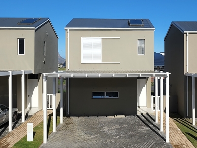 Townhouse For Sale in Somerset Lakes, Somerset West
