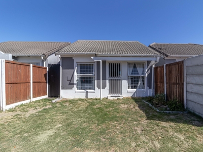 Townhouse For Sale in Thornton, Cape Town