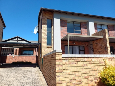 Townhouse For Sale in Wilgeheuwel