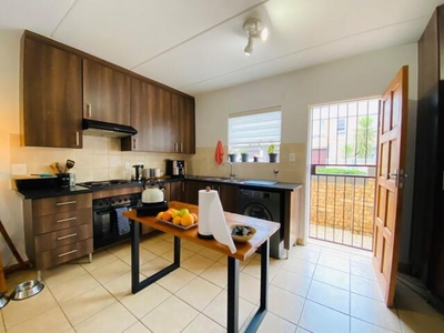 Townhouse For Sale In Wilgeheuwel, Roodepoort