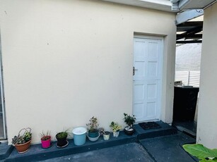 1 Bedroom apartment to rent in Rylands, Cape Town