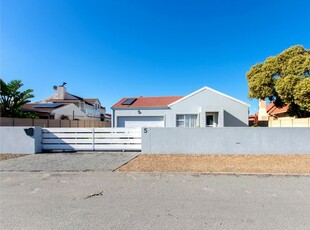 4 Bedroom Freehold For Sale in Port Owen