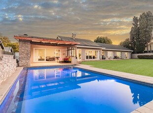 5 Bedroom House For Sale in Constantia Kloof