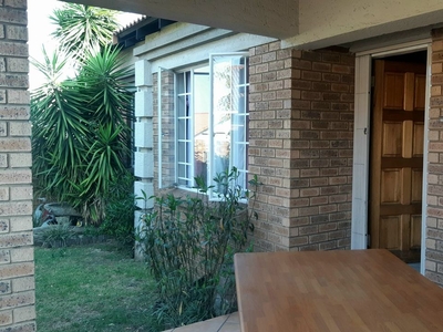 3 Bedroom Townhouse For Sale in Aerorand