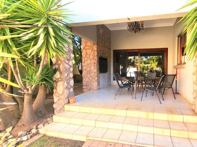 4 Bedroom house in Silver Lakes Golf Estate For Sale
