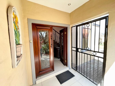 4 Bedroom Townhouse For Sale in Secunda