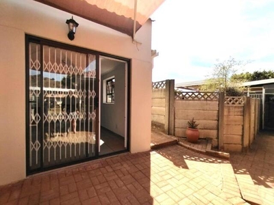 Apartment For Rent In Linmeyer, Johannesburg