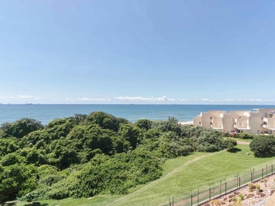 Beautiful unobstructed sea views from this three bedroom, three bathroom (2 en-suite) townhouse.