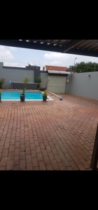 House For Rent In Waverley, Johannesburg