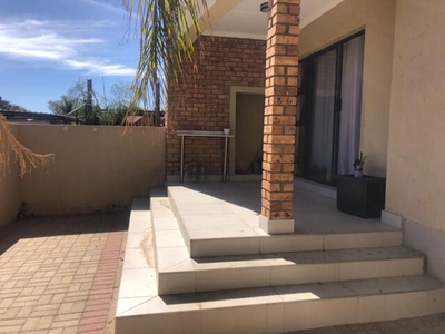 House For Sale In Heuwelsig, Kimberley