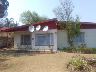 House For Sale In Hospitaalpark, Ladysmith