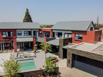 Sought After Unsuspecting and Contemporary Masterpiece Home In Swallow Hills Lifestyle Estate