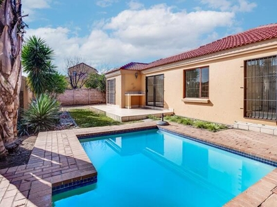 Townhouse For Rent In Barbeque Downs, Midrand