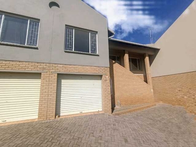 Townhouse For Rent In Florida Hills, Roodepoort