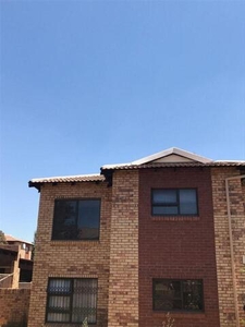 Townhouse For Rent In Lilyvale S H, Bloemfontein