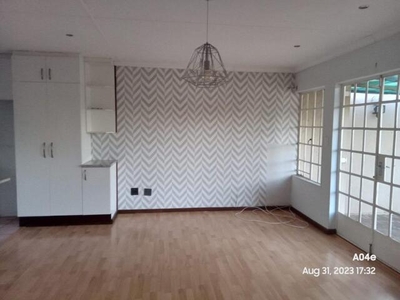 Townhouse For Rent In Little Falls, Roodepoort
