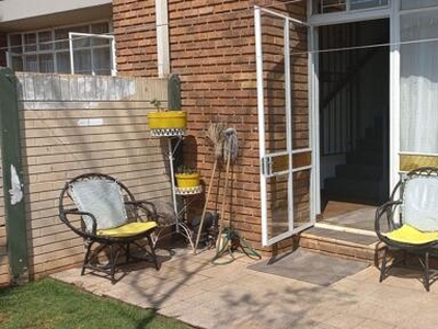 Townhouse For Rent In Selection Park, Springs