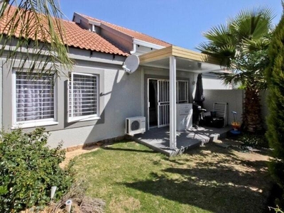 Townhouse For Rent In Sunninghill, Sandton