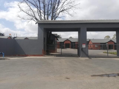 Townhouse For Rent In Tres Jolie, Roodepoort
