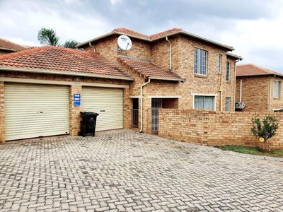 Townhouse For Rent In Wilgeheuwel, Roodepoort