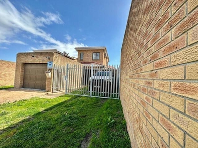 Townhouse For Sale In Brackenfell South, Brackenfell