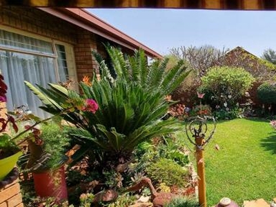 Townhouse For Sale In Faerie Glen, Pretoria