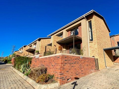 Townhouse For Sale In Helderkruin, Roodepoort