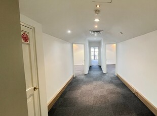 101m2 Office Space Available to Let