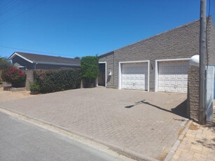 4 BEDROOM HOUSE WITH A LARGE FLATLET VELDDRIF – CAPE WEST COAST