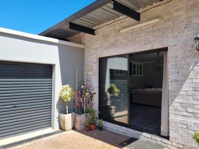 4 Bedroom House for sale in Bayswater