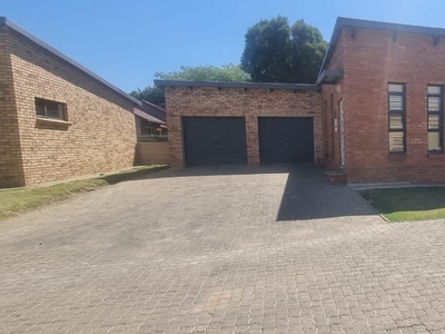 3 Bedroom Townhouse for sale in Ermelo