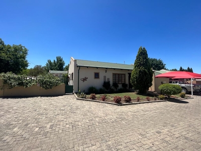 3 Bedroom Townhouse for sale in Standerton Central