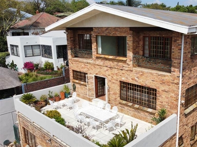 7 Bed House in Melville