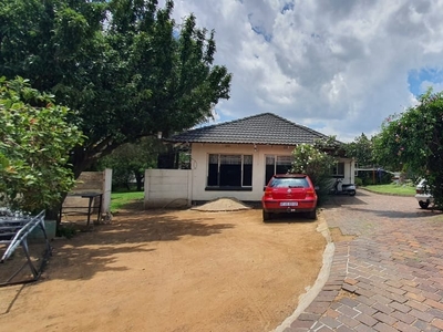 House For Sale in Robertsham, Johannesburg