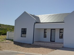 Charming family house in a peaceful cul-de-sac , awaiting its forever family.