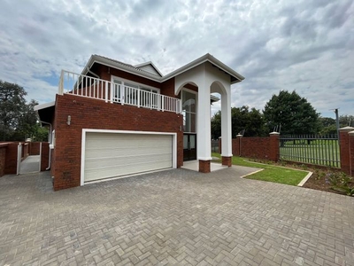 4 Bedroom Freehold For Sale in Benoni Country Club