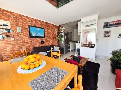 2.5 Bedroom Apartment To Let in Bloubergrant