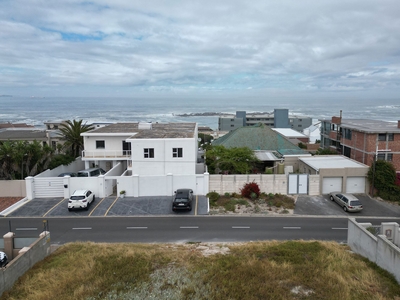 House for sale in Bloubergstrand