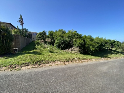 839m² Vacant Land Sold in Cintsa East