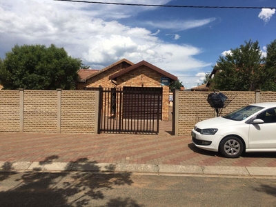 2 Bedroom House for sale in Mandela View - 37 Tjhetje