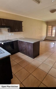 2 Bedroom Townhouse For Sale in Meyerton Central