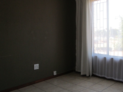 2 bedroom townhouse to rent in The Orchards
